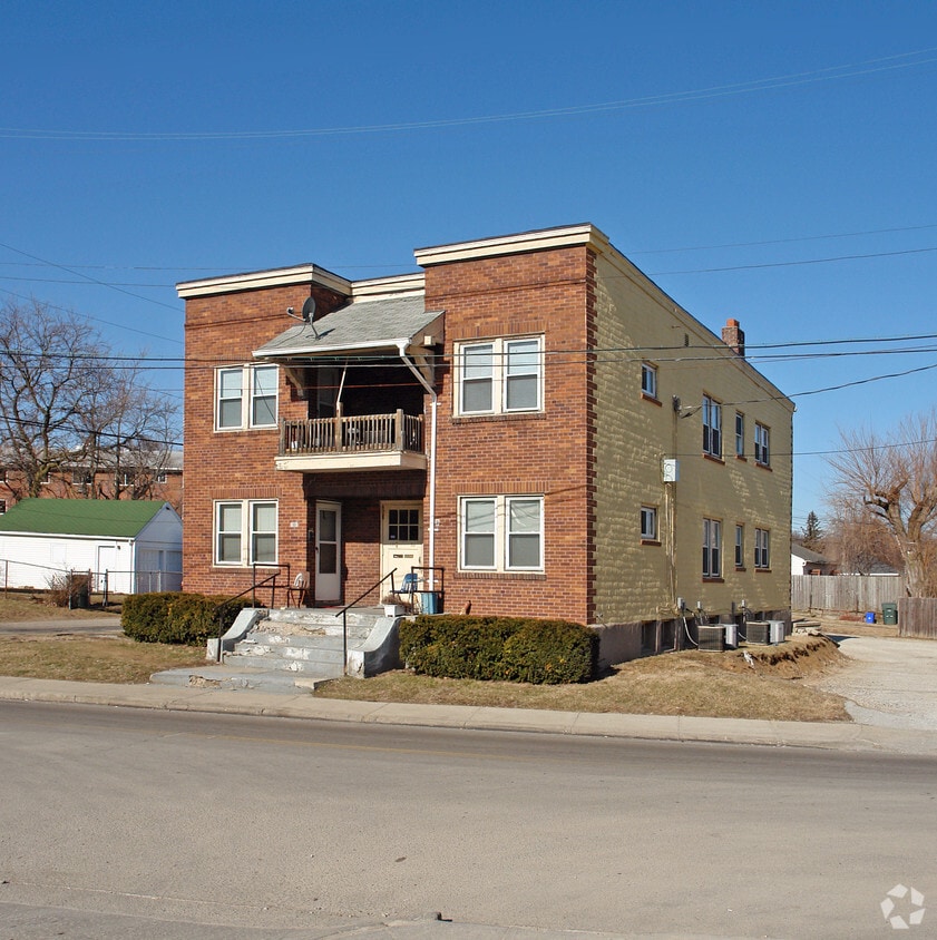 Primary Photo - 9-13 Anderson St