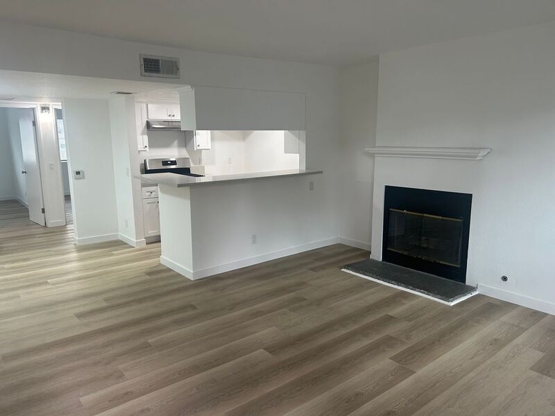 Foto principal - 8603 Fenwick St