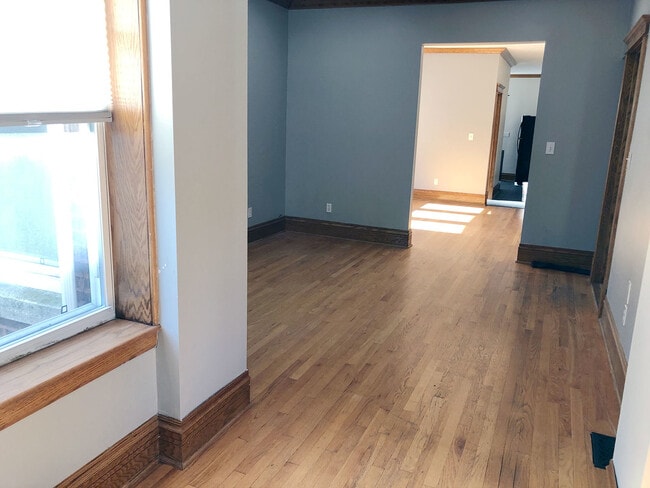 Foto del edificio - 1715 W Rascher Ave