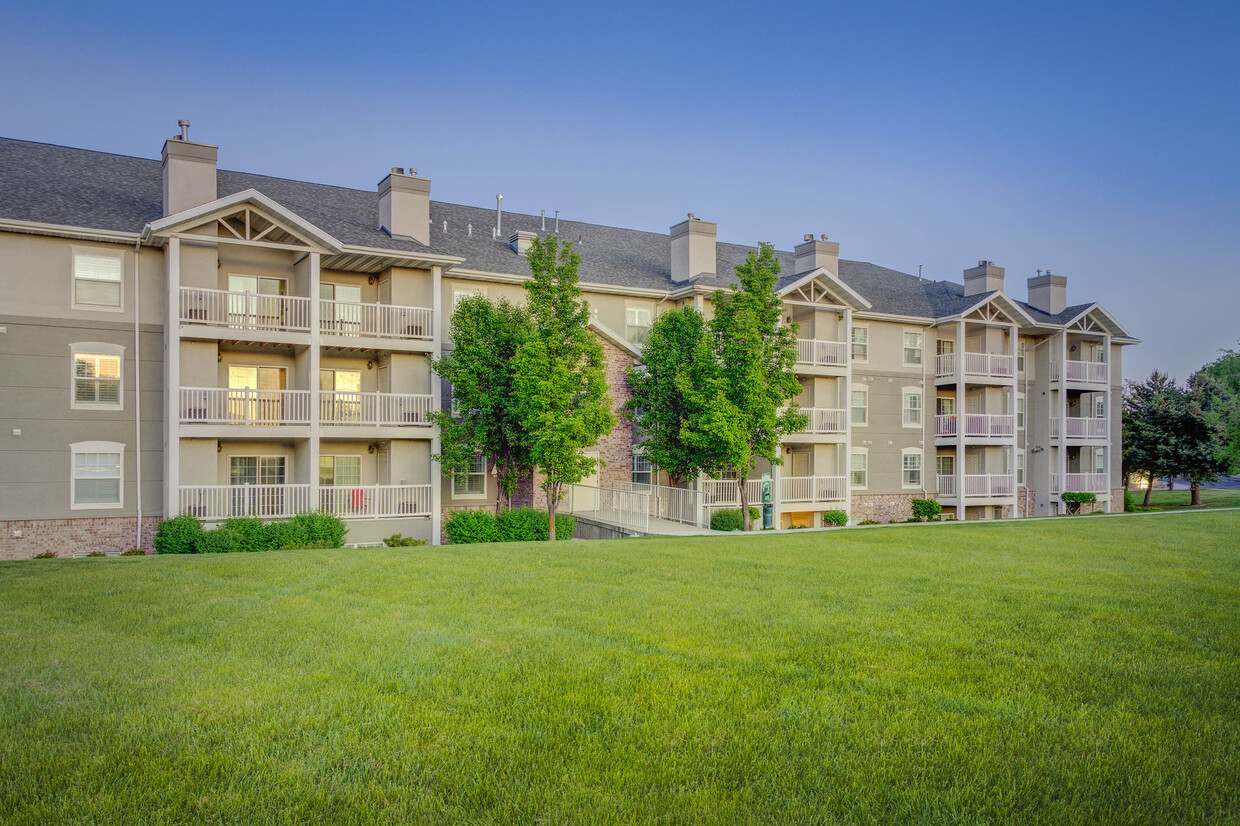 Primary Photo - River Oaks Apartments