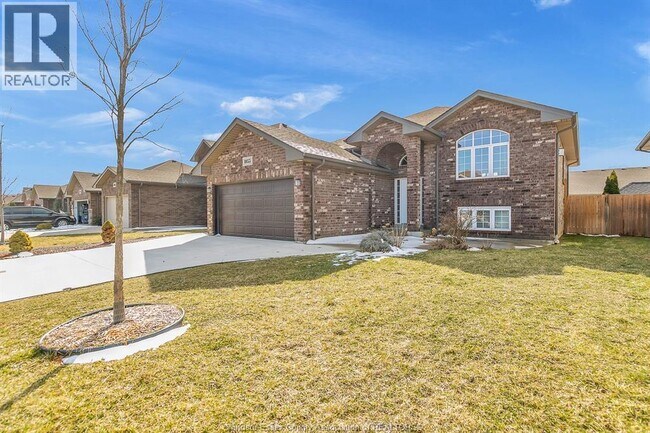 Photo du bâtiment - 1055 Thunderbay Ave