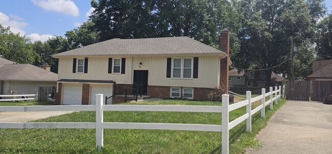 Building Photo - Move in special - Newly Renovated SF in North KC