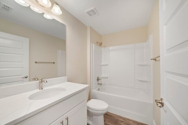 Building Photo - 238 Oak Cir