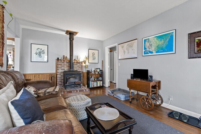 Foto del edificio - 844 Linden Hall Rd