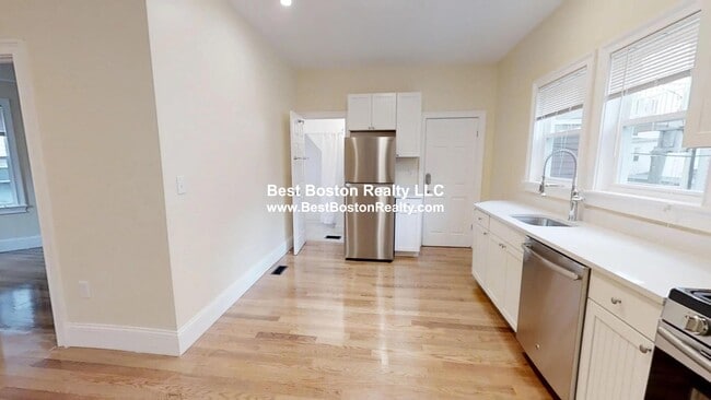 Building Photo - 8 Claremon St