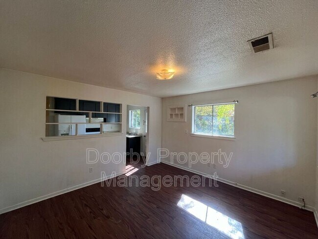 Foto del edificio - 1102 N Hawthorne St
