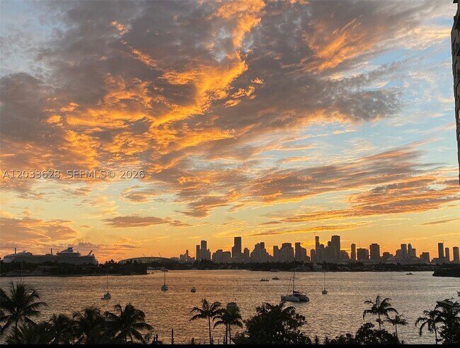 Foto del edificio - 1500 Bay Dr E