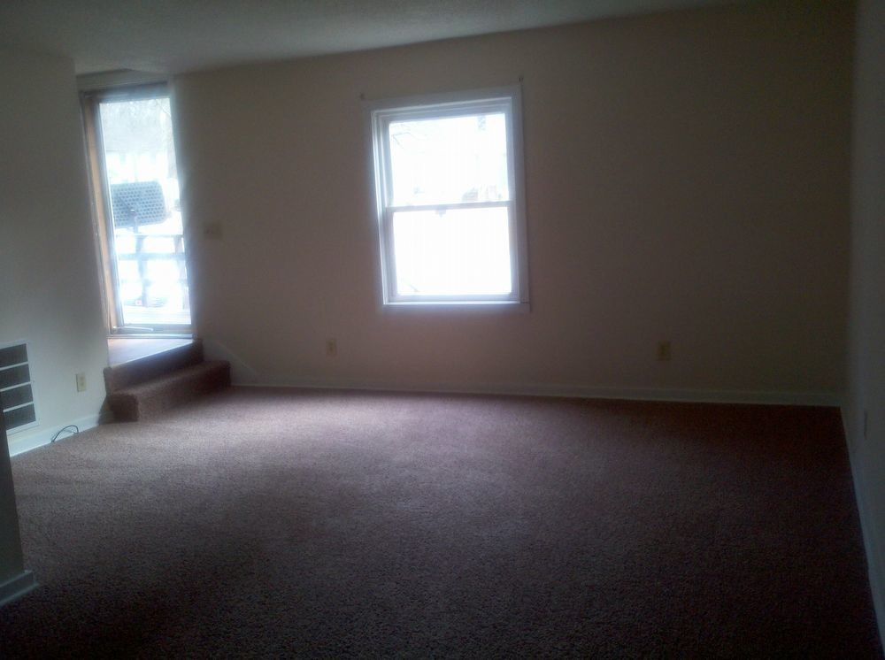 Building Photo - 2BR/1.5BA Duplex