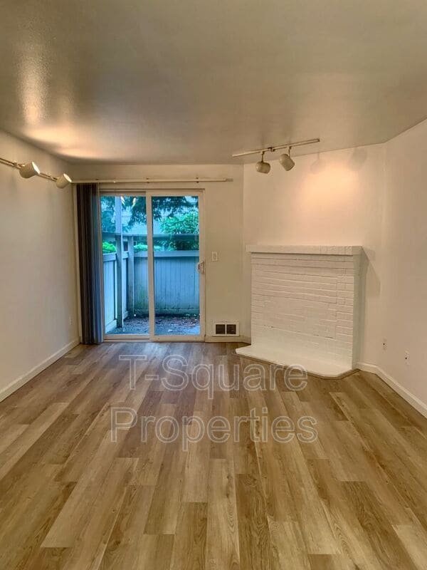 Primary Photo - 14200 NE 171st St