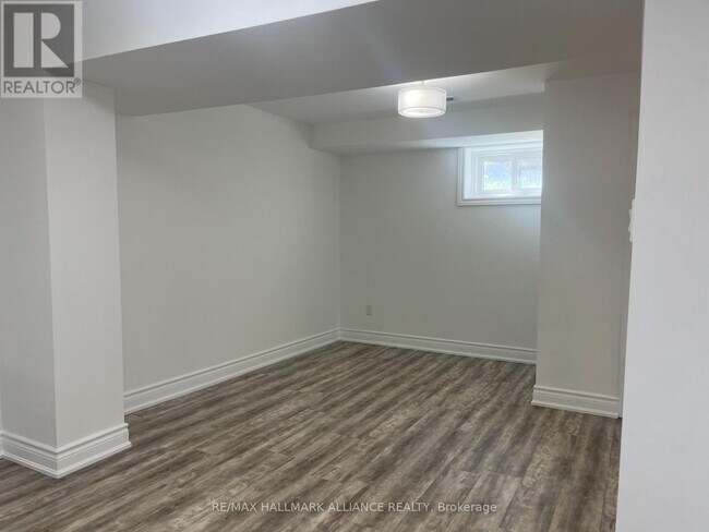 Building Photo - 29 Savona Dr