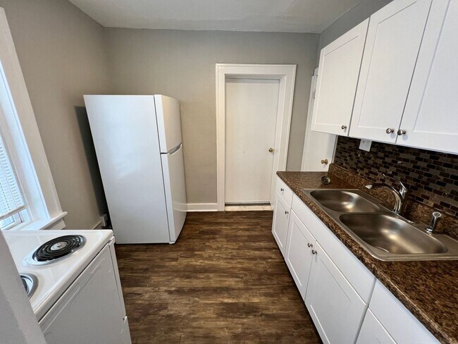 Foto del edificio - Upstairs 2-Bed, 1.5-Bath Duplex