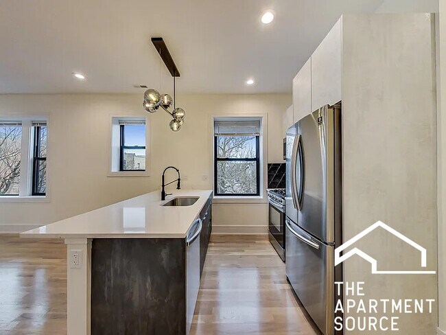 Foto del edificio - 2551 W Hirsch St
