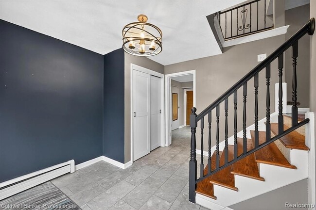 Building Photo - 4448 Greenwood Dr