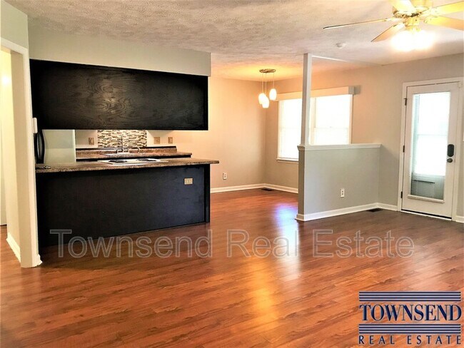 Building Photo - 122 Sprucepine Dr