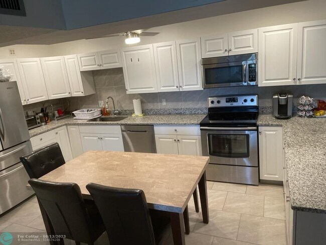 Building Photo - 826 Sky Pine Way