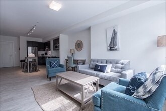 Building Photo - 910 Beacon St