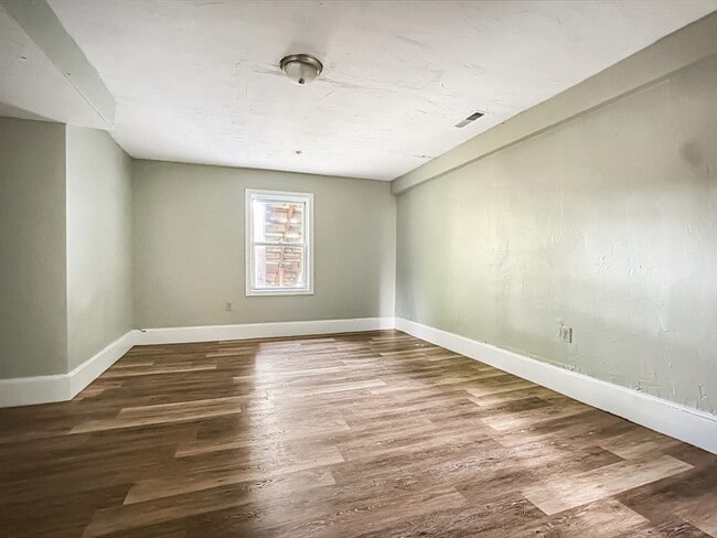 Building Photo - 128 Mt Washington St