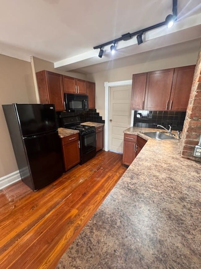 Building Photo - 1424 W Chew St