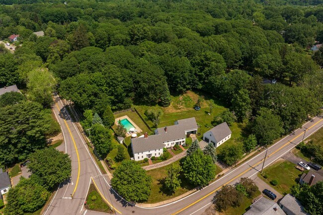 Foto del edificio - 171 Cable Rd
