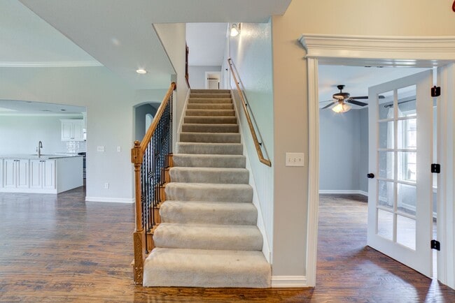 Building Photo - 4 Bed / 3 Bath in Jenks!