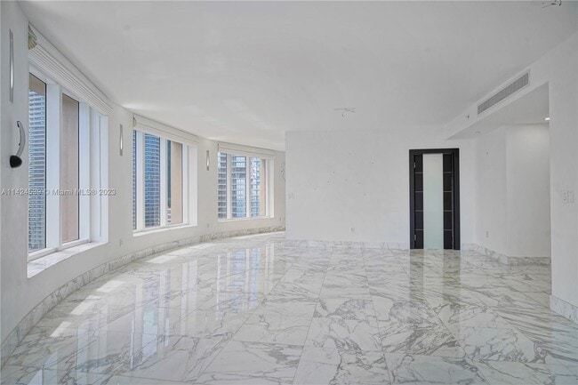Building Photo - 901 Brickell Key Blvd
