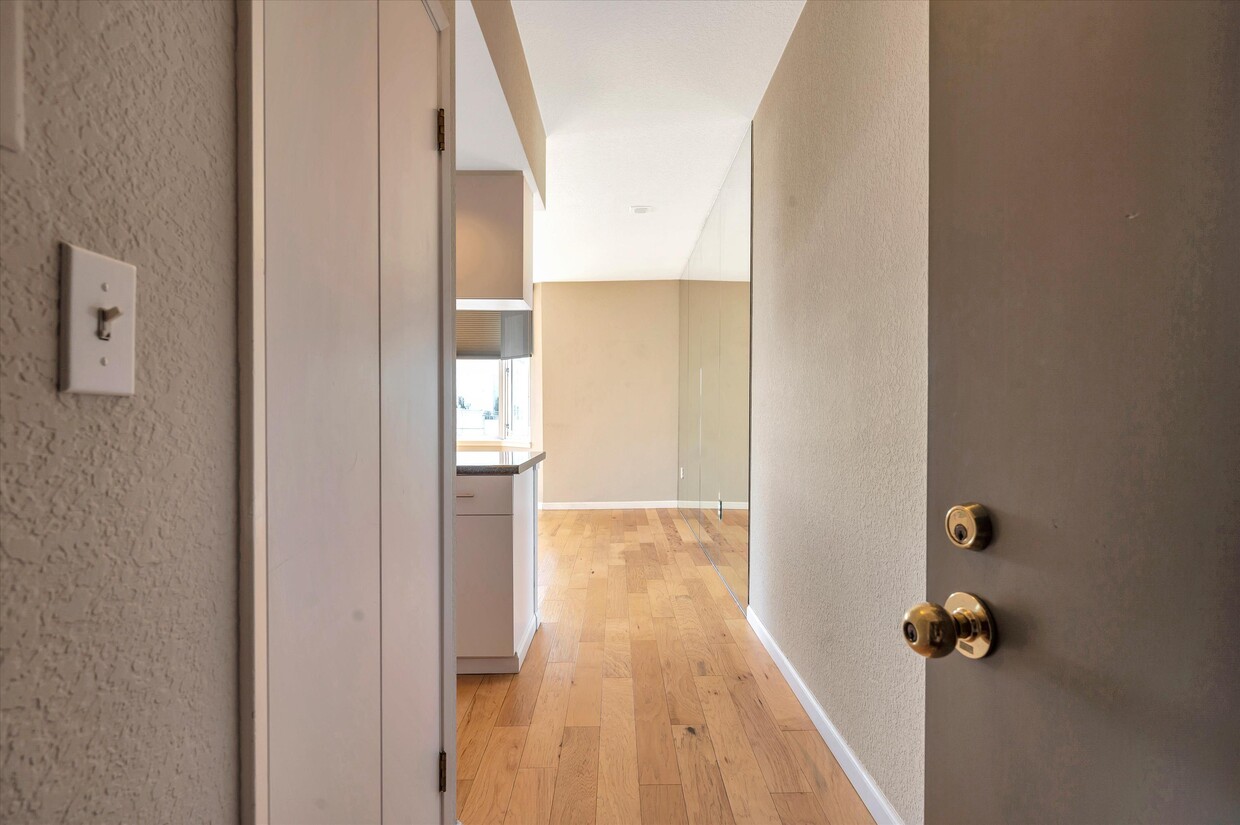 Primary Photo - 201 Harrison St