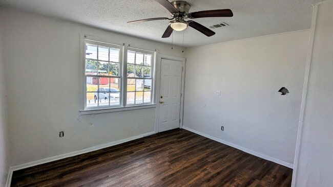 Building Photo - MOVE IN SPECIAL: Waived $350 Cleaning Fee!...