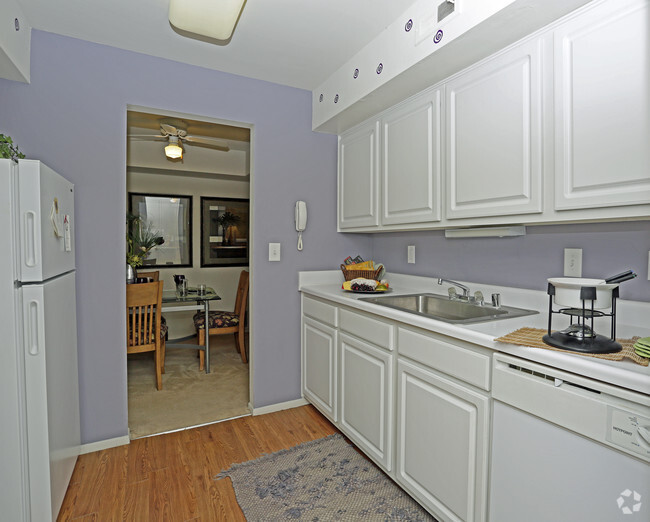 Kitchen - Orion Cove Apartments