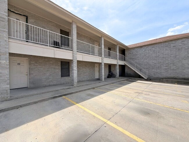 Building Photo - 513 Shiloh Dr