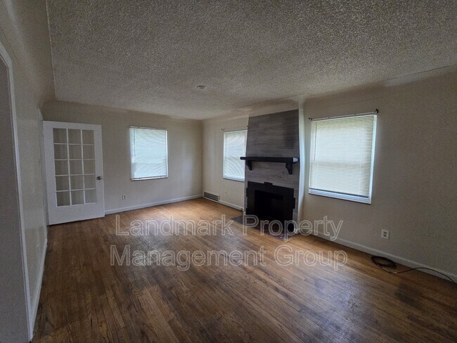 Foto del edificio - 15205 Maplewood Ave