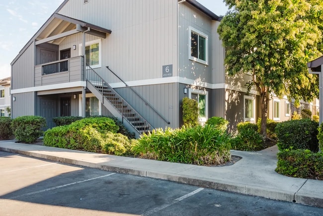 Building Photo - 4000 Ellmar Oaks Dr