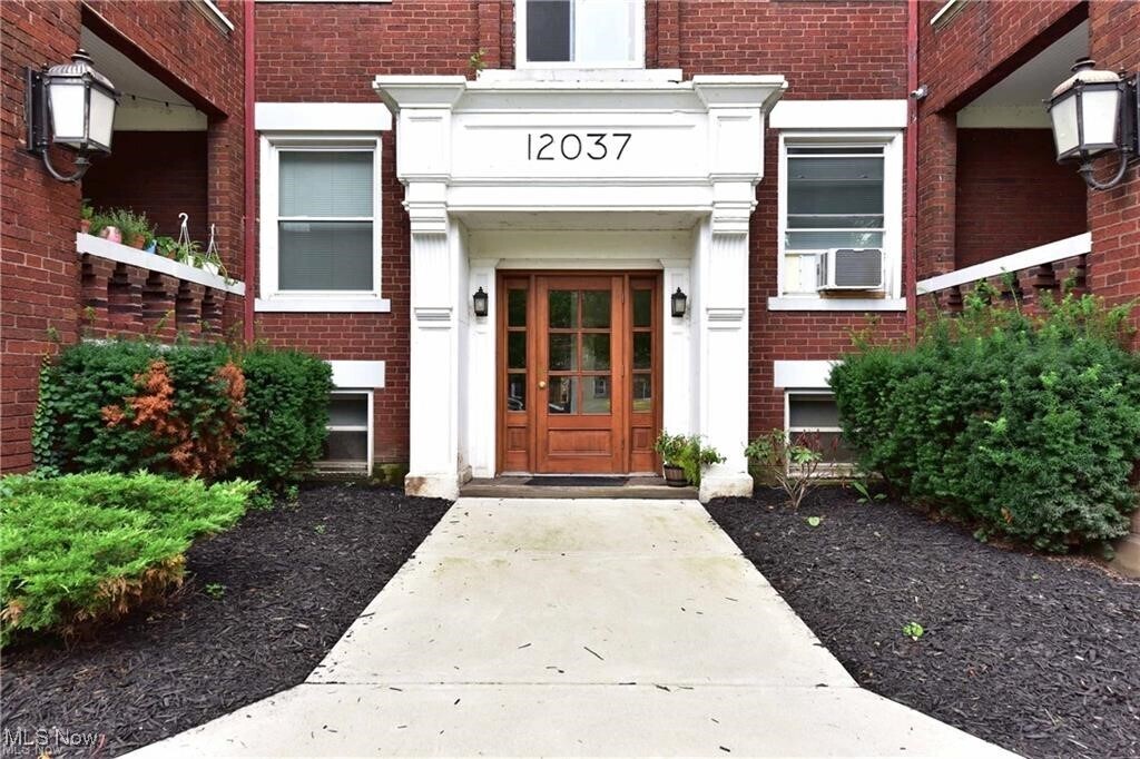 12037 Lake Ave Lakewood, OH 44107 – photo 4