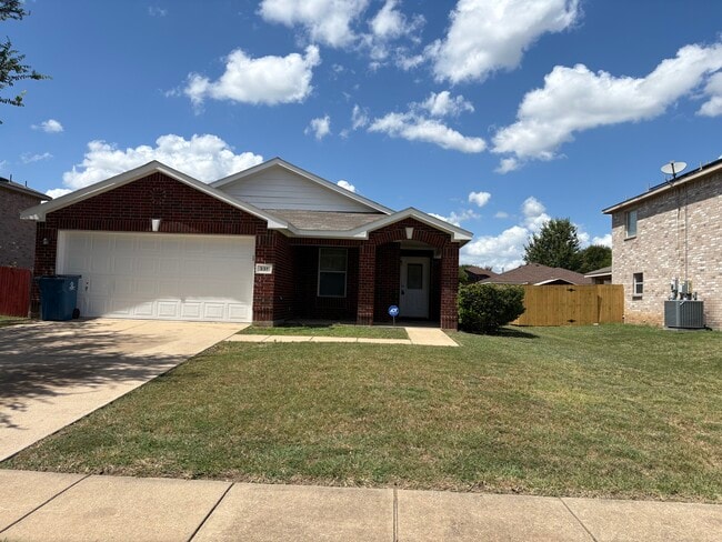 Building Photo - 337 Summer Tree Dr