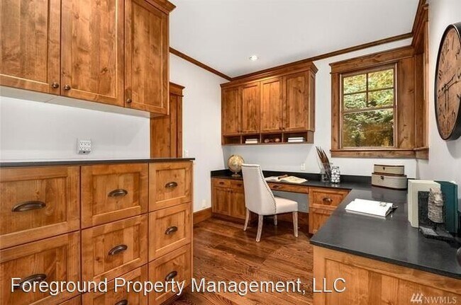 Building Photo - 5 br, 5 bath House - 8058 NE 8th St