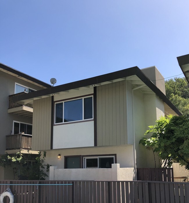 Casa adosada - 2525 Sir Francis Drake Blvd