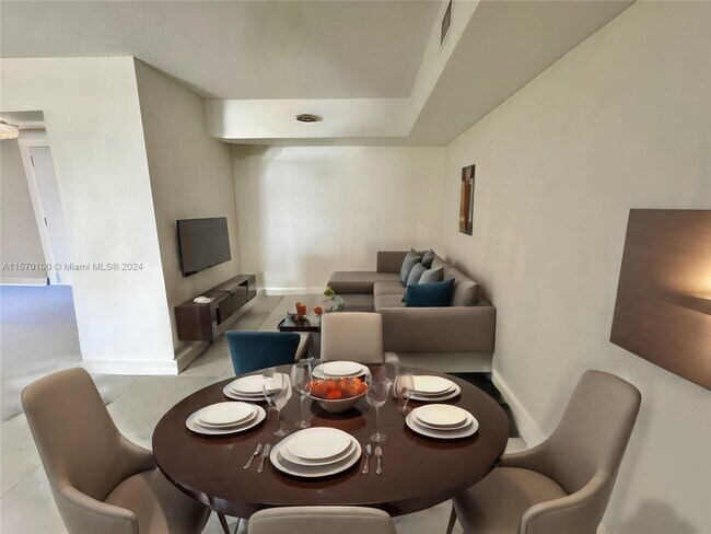 Building Photo - 20281 E Country Club Dr