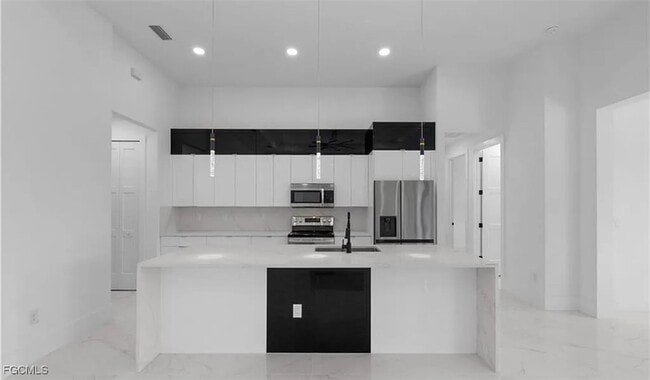 Foto del edificio - 223 SW 22nd Ct
