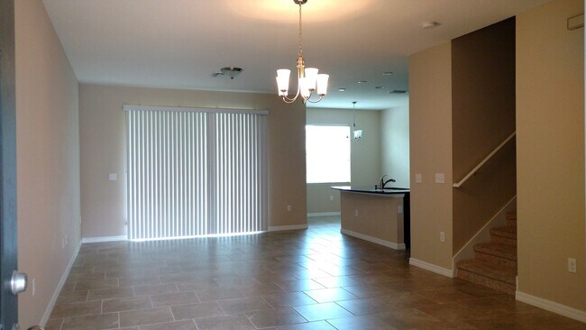 Building Photo - Great Location, Lots of Storage & Plenty o...
