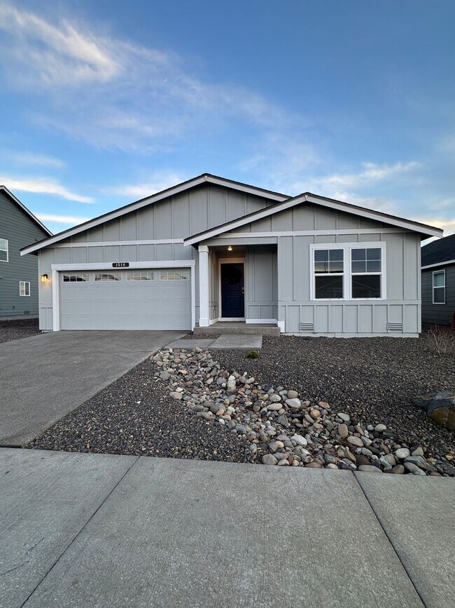 Foto del edificio - Brand-New 3-Bed Home with 2-Car Garage