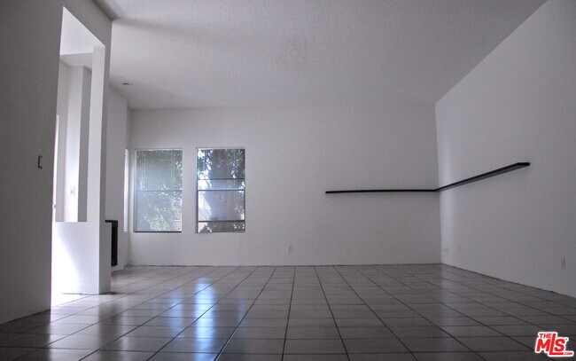 Building Photo - 3675 Keystone Av