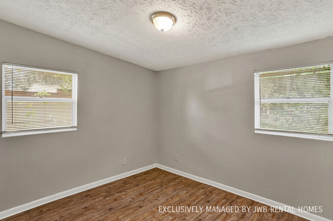 Building Photo - 2529 Tulsa Rd N