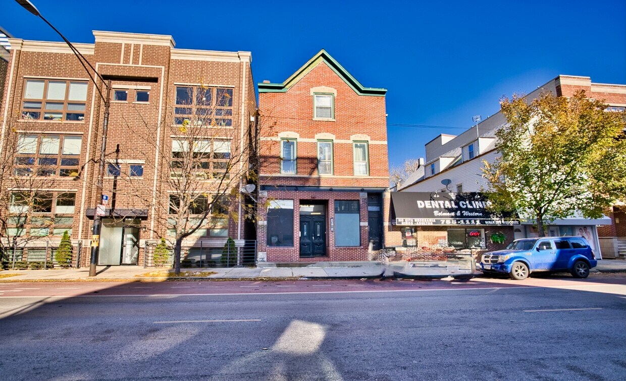 Foto del edificio - 2310 W Belmont Ave