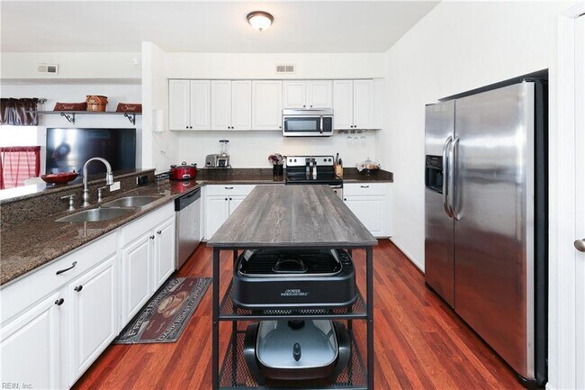 Foto del edificio - 1019 Tunstall Ave