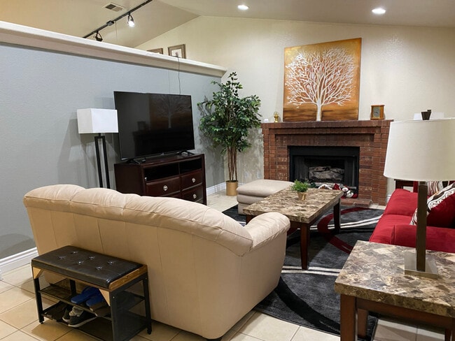 Building Photo - 741 Rocky Trail Rd