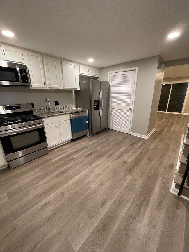 Cocina (3/3) - 1900 Dutch Village Dr