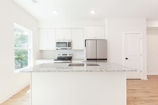 Building Photo - 402 McDonough Blvd SE