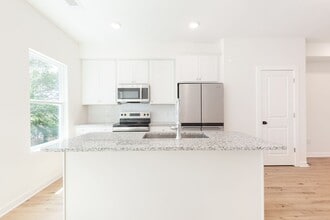 Building Photo - 402 McDonough Blvd SE