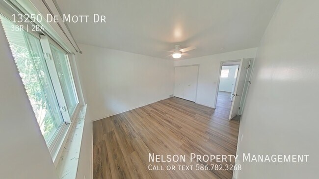 Foto del edificio - 13250 De Mott Dr