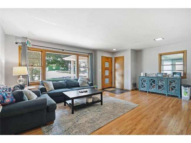 Foto del edificio - 6819 Eliot View Rd