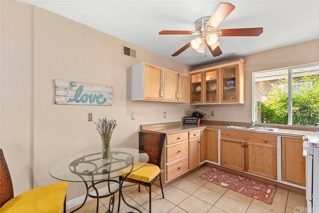 Building Photo - 1702 Larkspur Dr